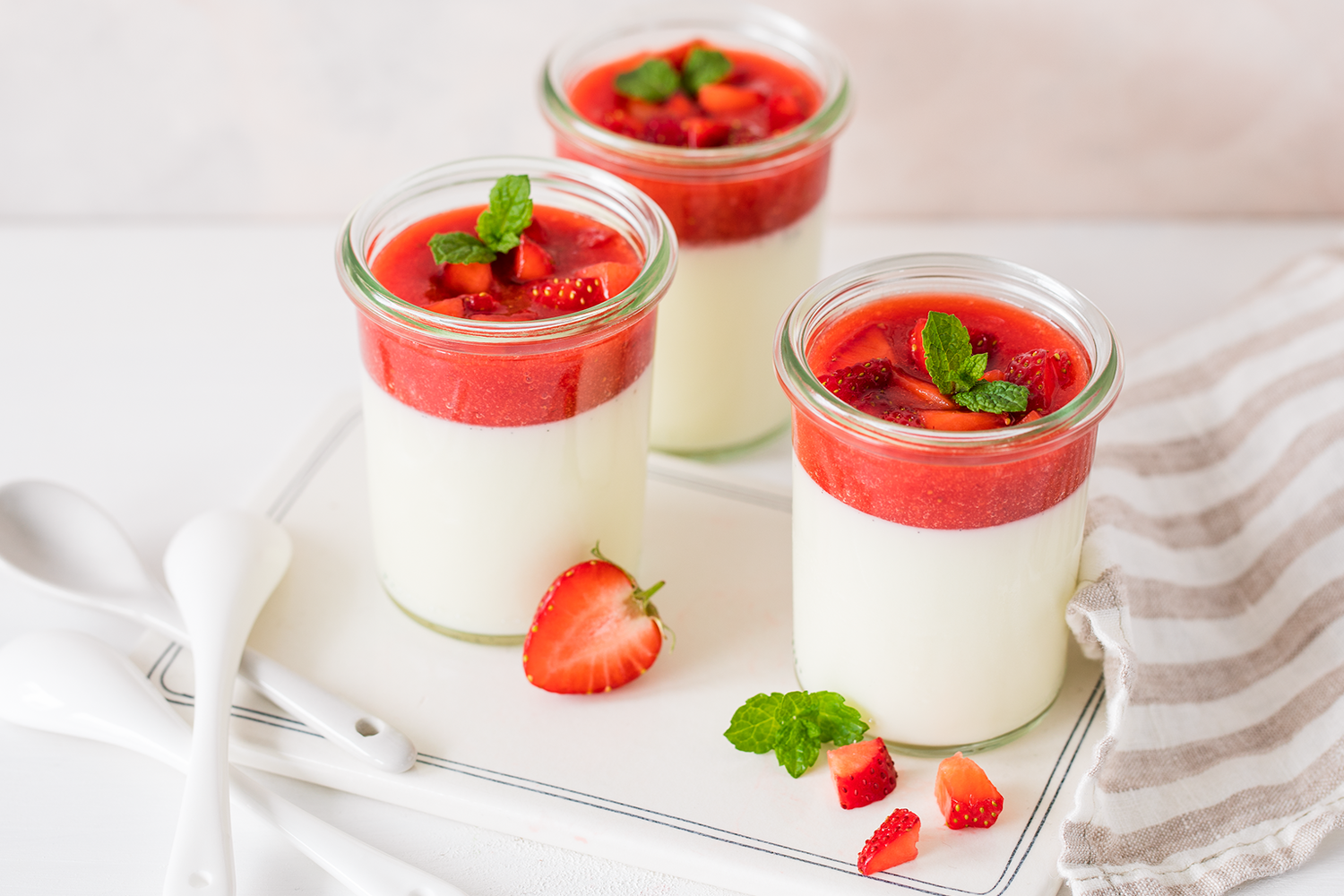 Panacotta mit Erdbeeren