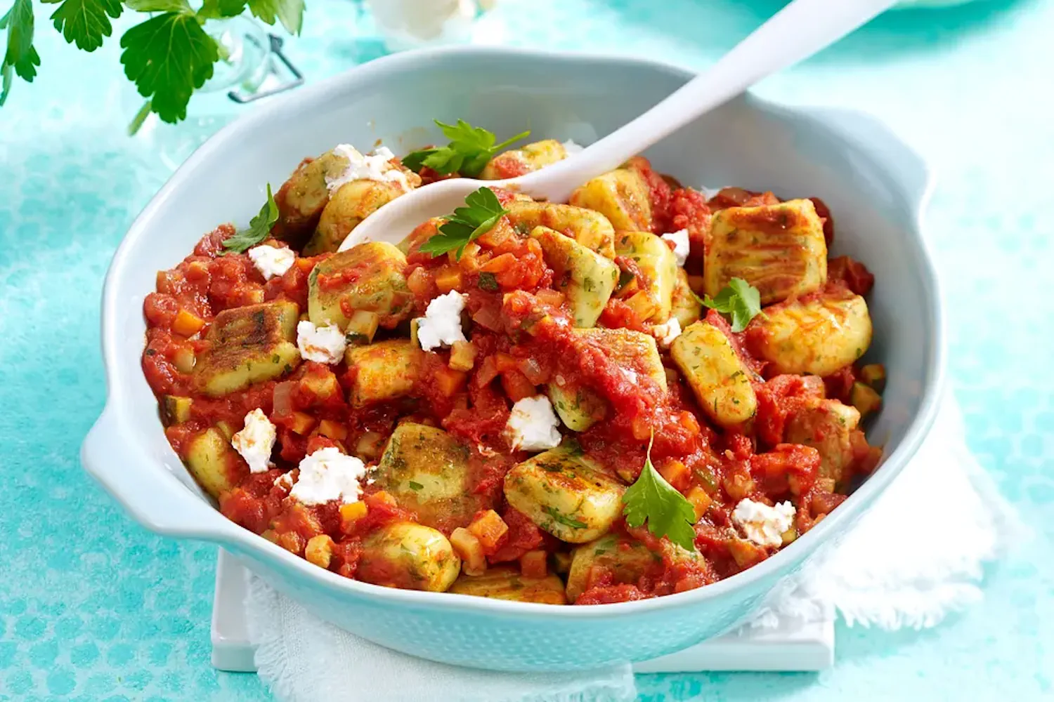 Kräuter-Gnocchi in schneller Tomatensoße